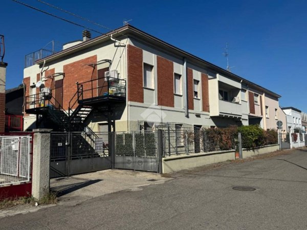 locale commerciale in affitto a Modena in zona Madonnina / Quattro Ville