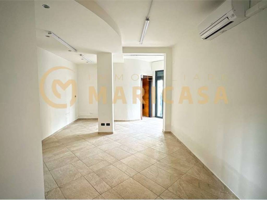 negozio in affitto a Modena in zona Vaciglio