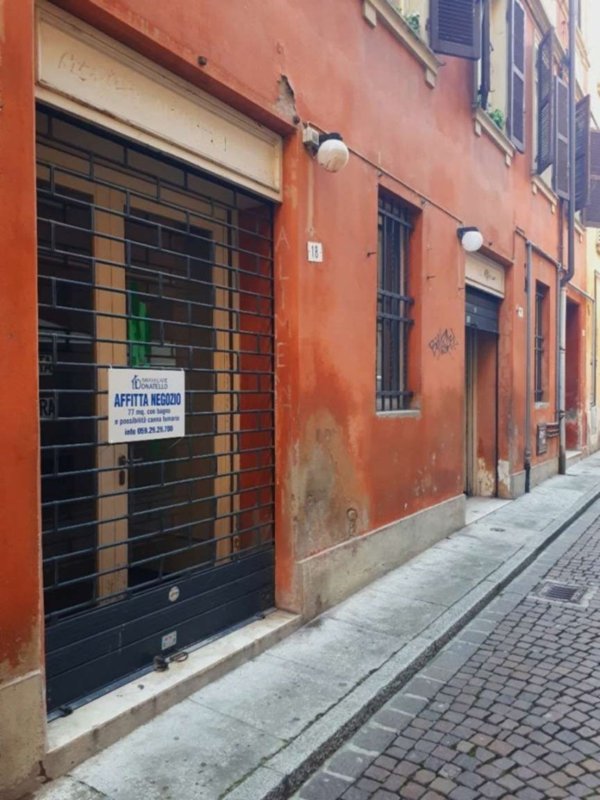 negozio in affitto a Modena in zona Centro Storico