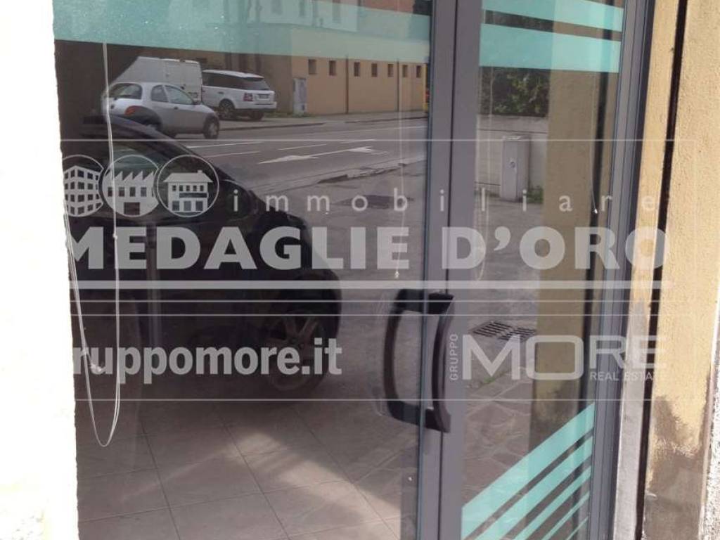negozio in affitto a Modena in zona San Faustino