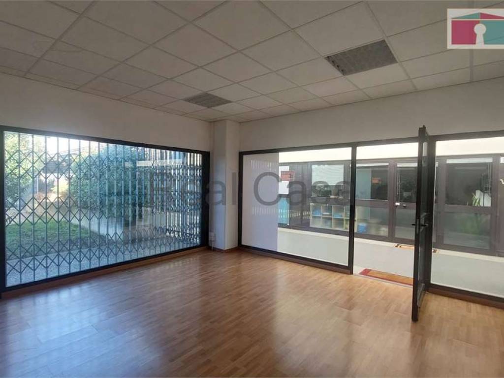 negozio in affitto a Modena in zona Vaciglio