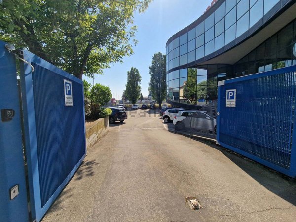 ufficio in affitto a Modena in zona Madonnina / Quattro Ville