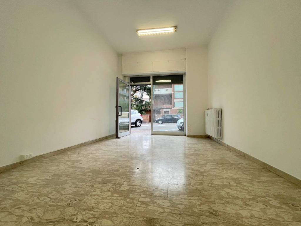 negozio in affitto a Modena in zona Sant'Agnese