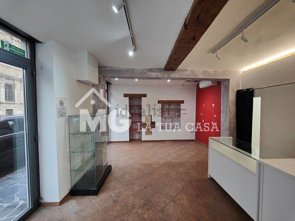 negozio in affitto a Modena