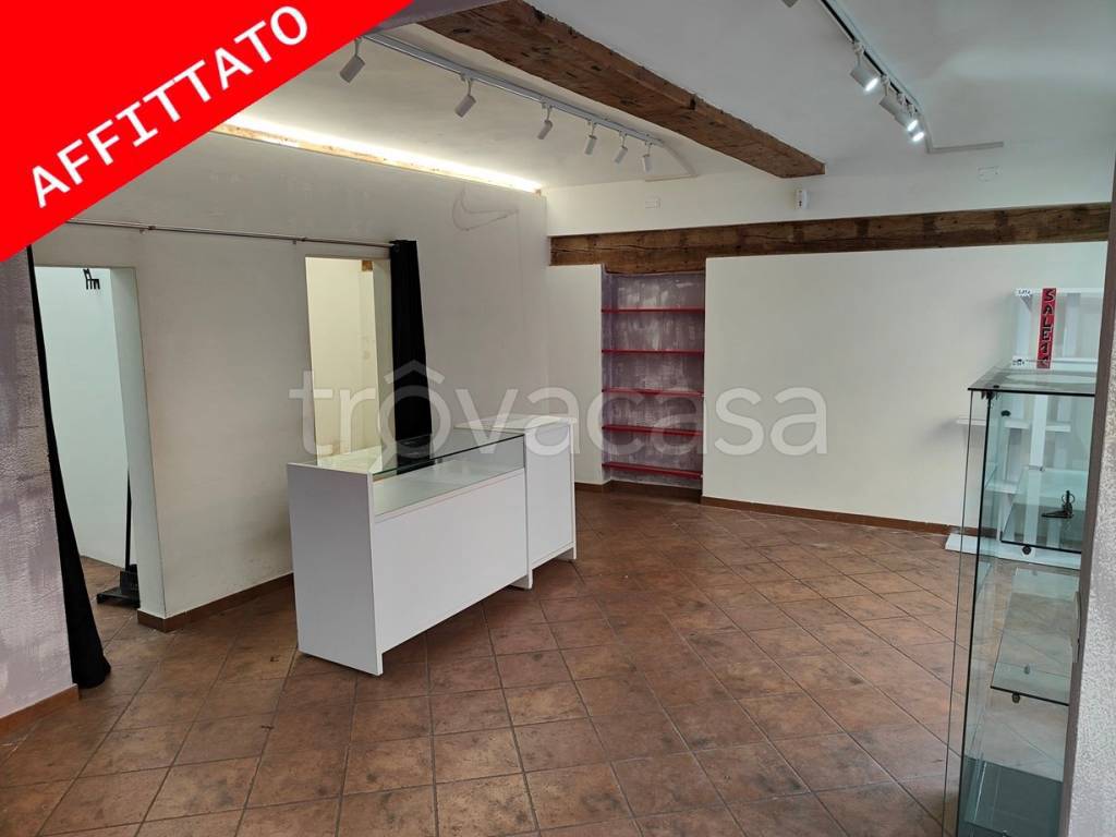negozio in affitto a Modena in zona Centro Storico