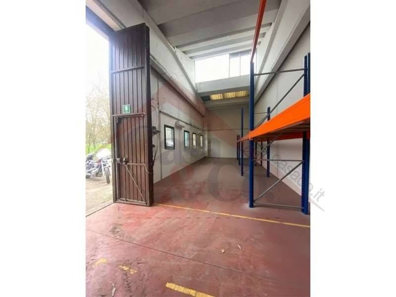 locale commerciale in affitto a Modena in zona San Lazzaro / Modena Est