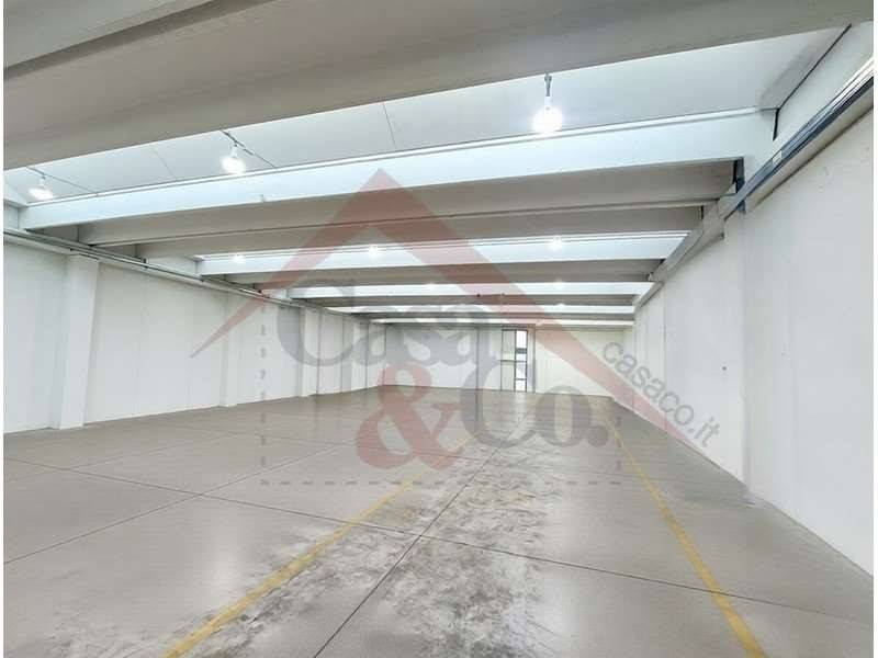 locale commerciale in affitto a Modena in zona Crocetta