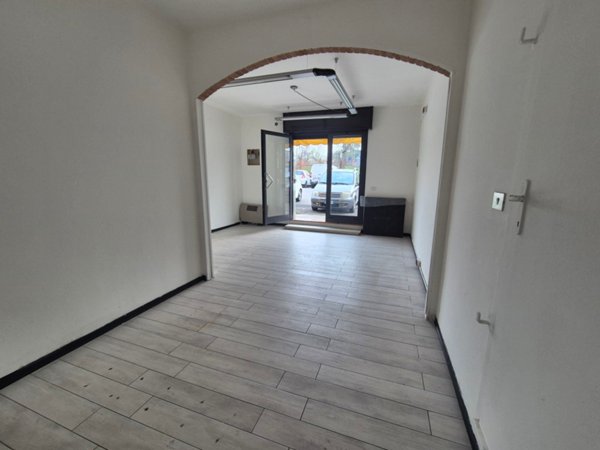 negozio in affitto a Modena in zona Madonnina / Quattro Ville