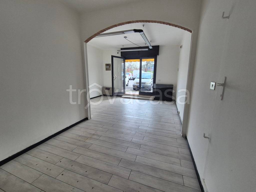 negozio in affitto a Modena in zona San Cataldo