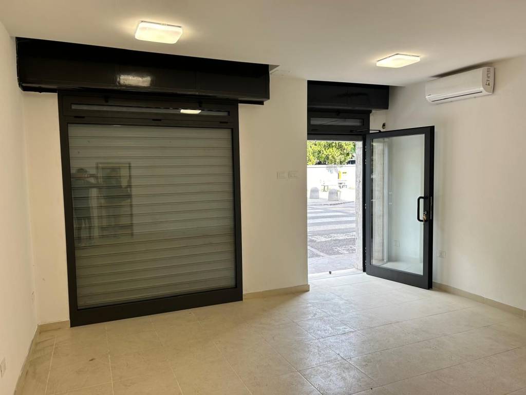 negozio in affitto a Modena in zona Cognento