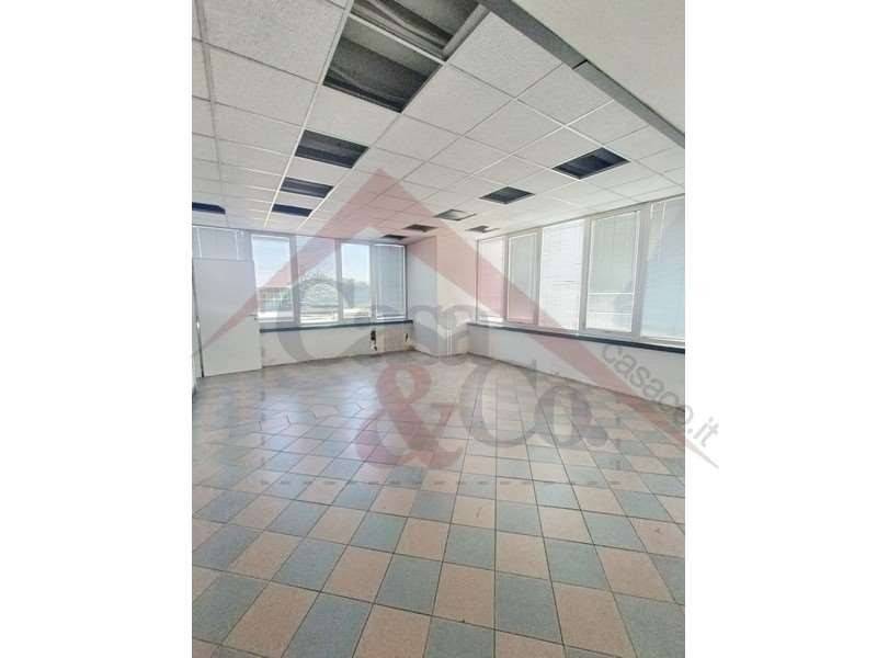 ufficio in affitto a Modena in zona Madonnina / Quattro Ville