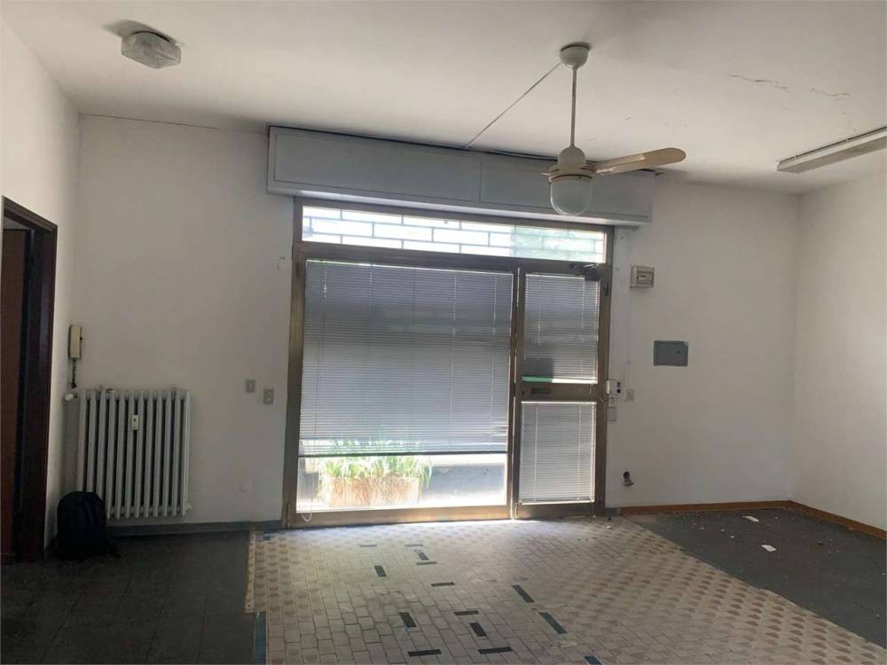 negozio in affitto a Modena