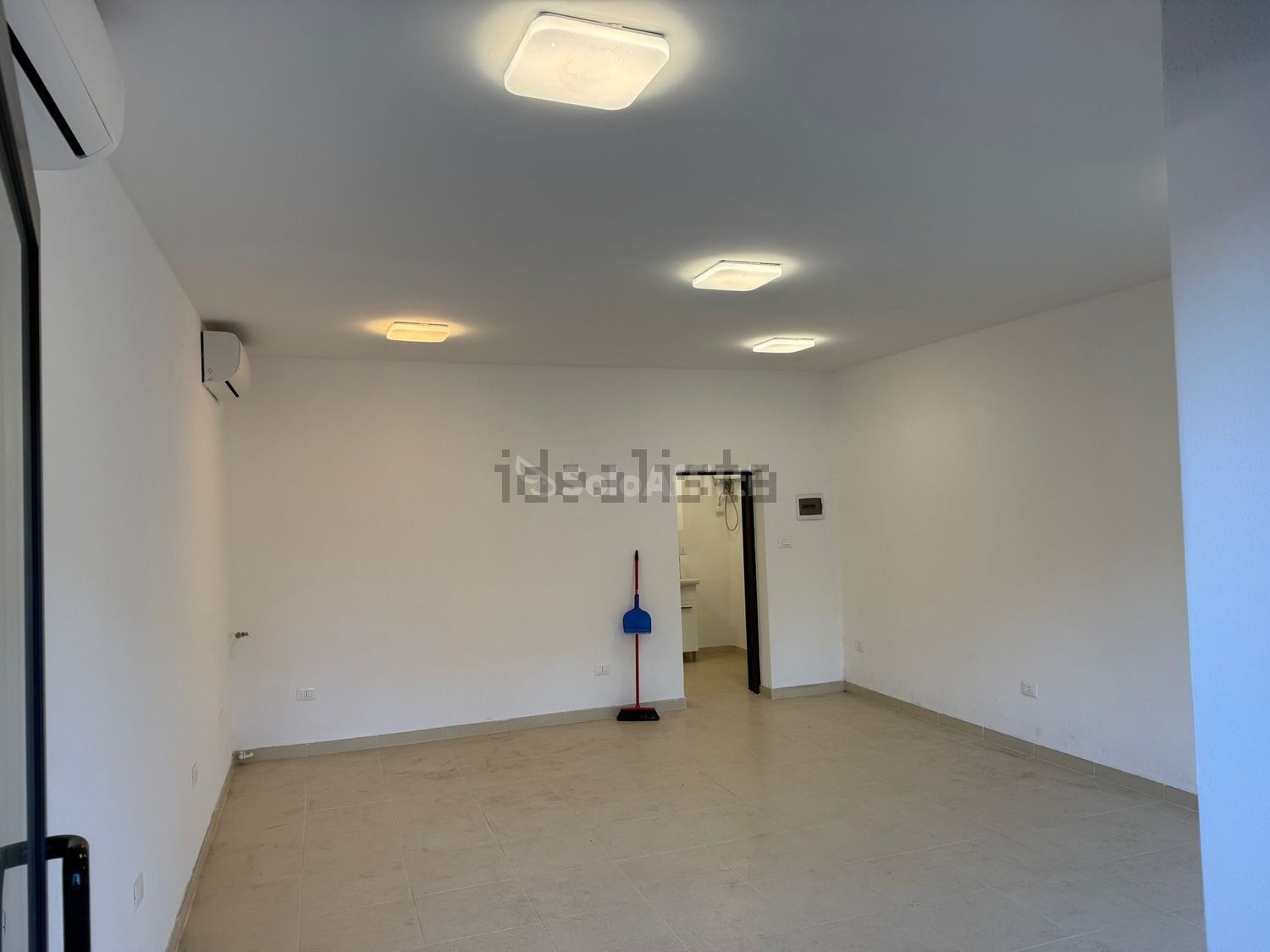 negozio in affitto a Modena in zona San Faustino