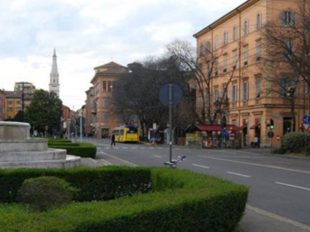 negozio in affitto a Modena