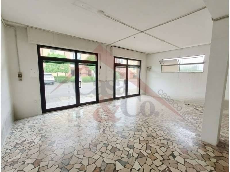 locale commerciale in affitto a Modena in zona San Faustino