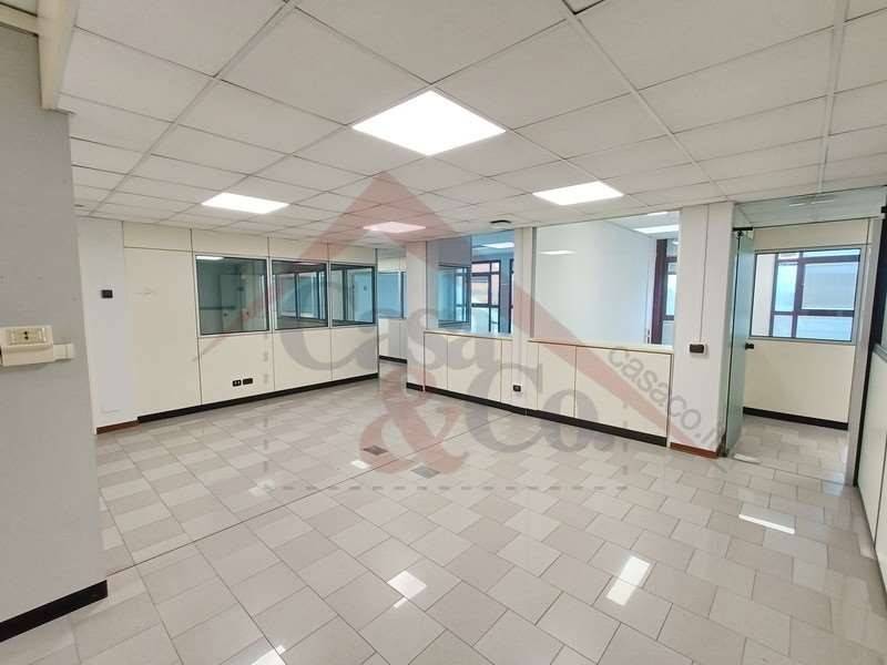 ufficio in affitto a Modena in zona Villanova