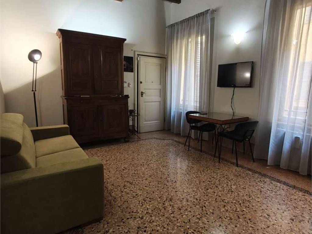 appartamento in affitto a Modena in zona Centro Storico