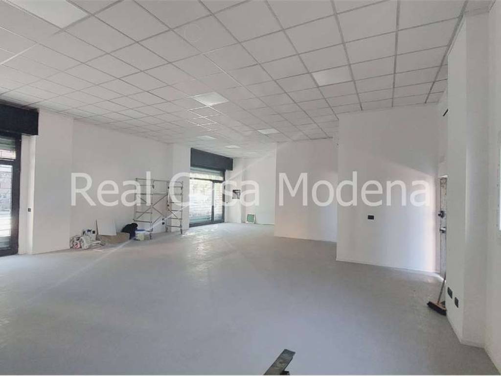 negozio in affitto a Modena in zona San Lazzaro / Modena Est