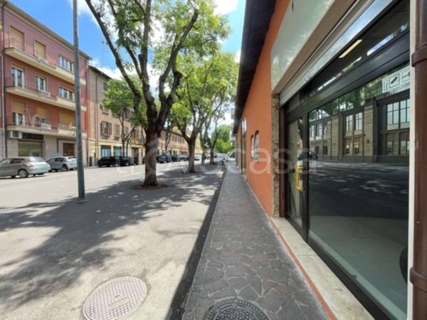 negozio in affitto a Modena in zona Crocetta