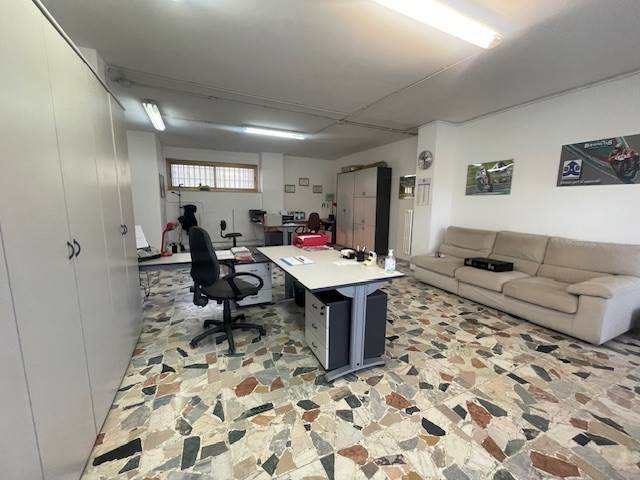 negozio in affitto a Modena in zona San Lazzaro / Modena Est