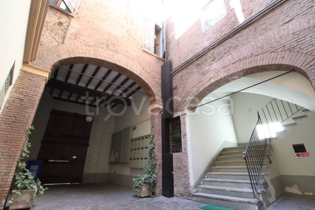 appartamento in affitto a Modena in zona Centro Storico