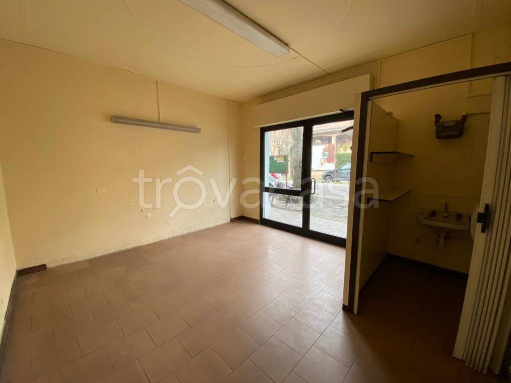 locale di sgombero in affitto a Modena in zona Amendola