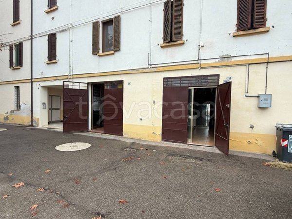 locale commerciale in affitto a Modena in zona Lamarmora