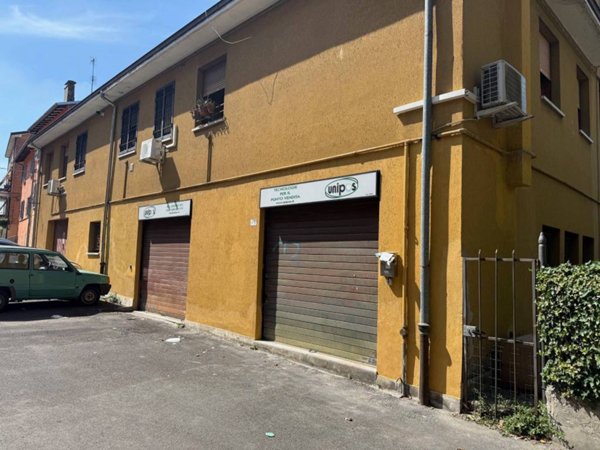 negozio in affitto a Modena in zona San Lazzaro / Modena Est