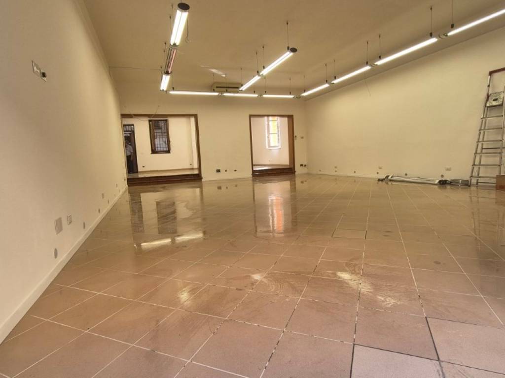 negozio in affitto a Modena in zona Centro Storico