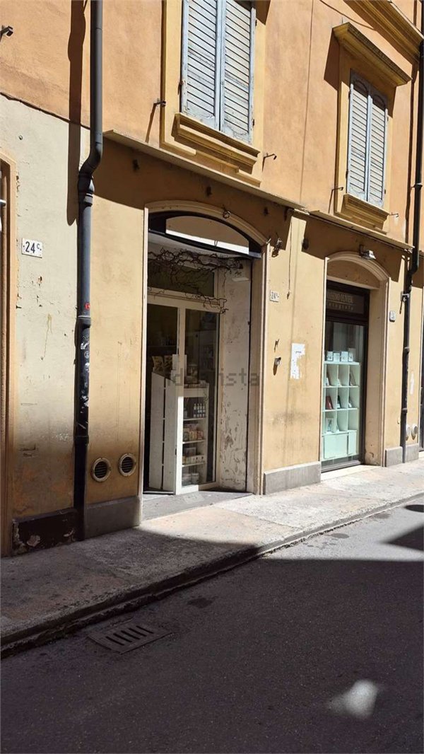 negozio in affitto a Modena in zona Centro Storico