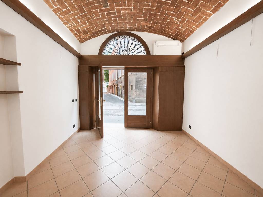 negozio in affitto a Modena