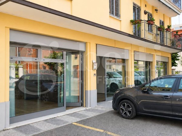 negozio in affitto a Modena