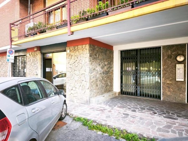 negozio in affitto a Modena