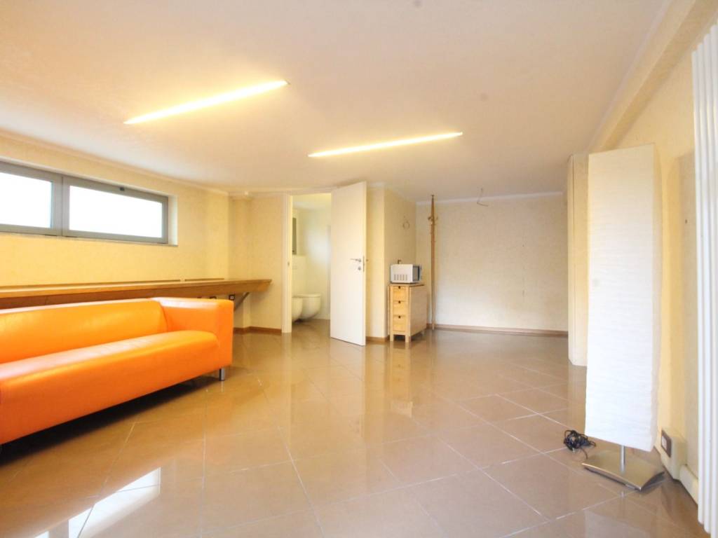 locale commerciale in affitto a Modena in zona Buon Pastore