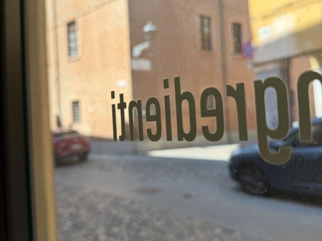 negozio in affitto a Modena in zona Centro Storico