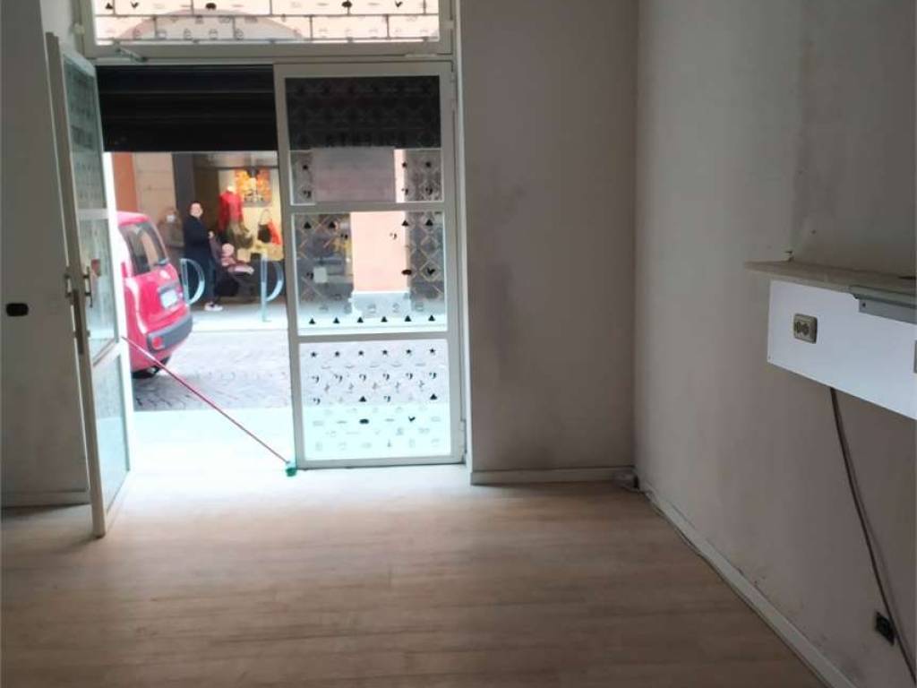 negozio in affitto a Modena in zona Centro Storico