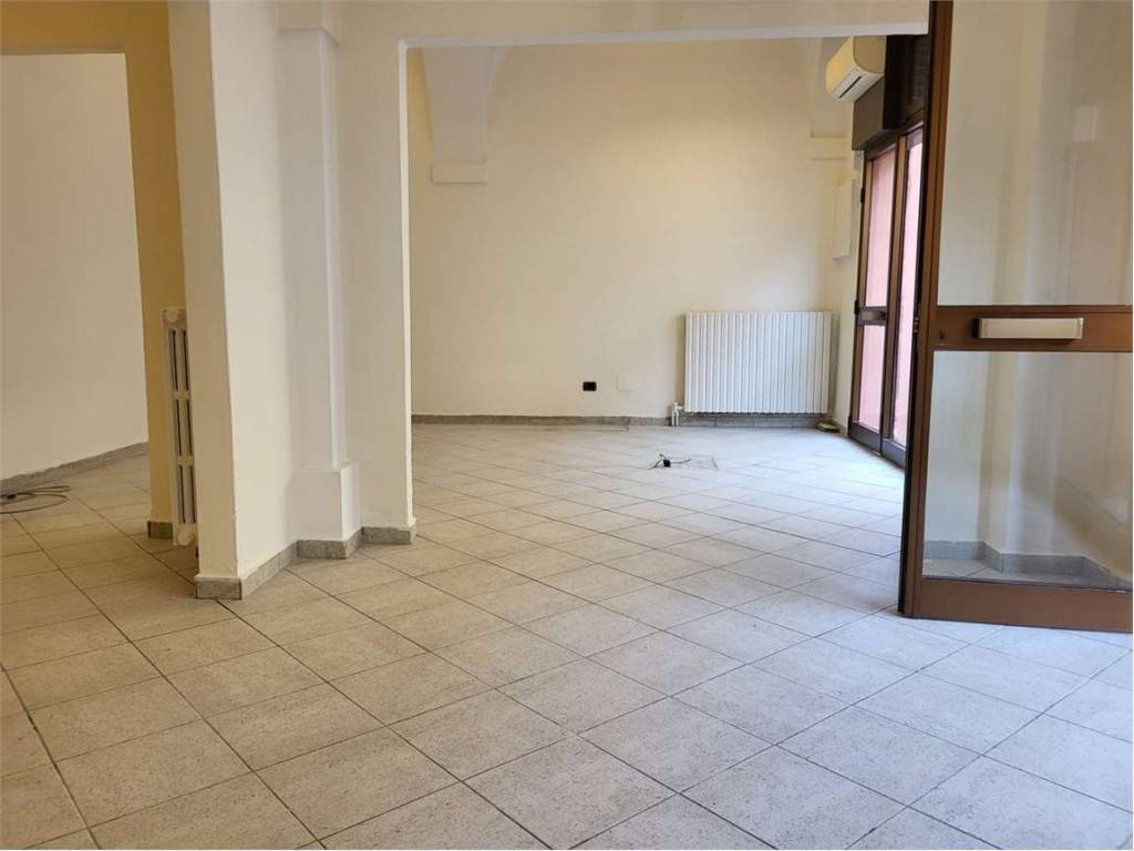 negozio in affitto a Modena in zona Centro Storico