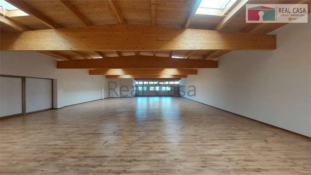 locale commerciale in affitto a Modena in zona Madonnina / Quattro Ville