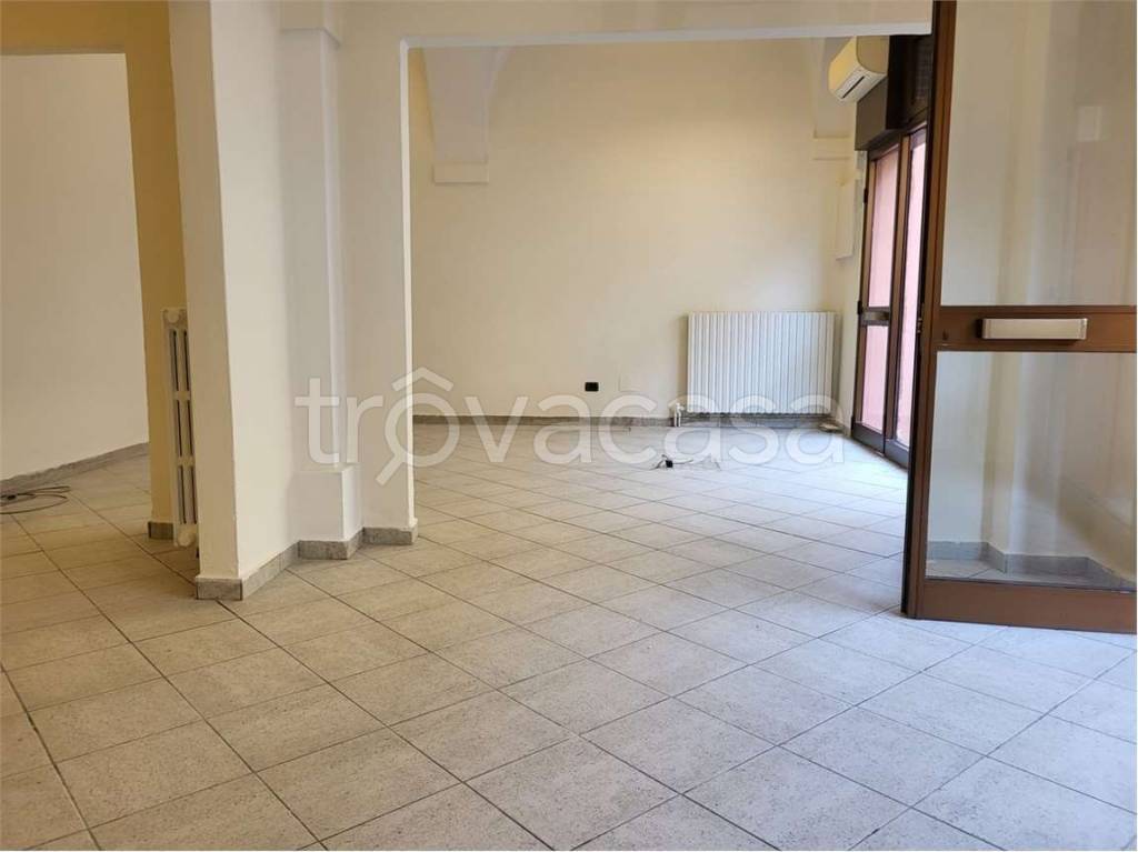 trivano in affitto a Modena in zona Centro Storico