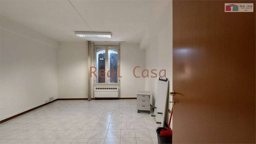 ufficio in affitto a Modena in zona Crocetta