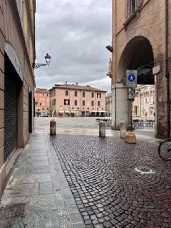 negozio in affitto a Modena in zona Centro Storico
