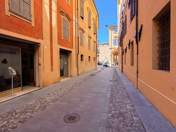 negozio in affitto a Modena in zona Centro Storico
