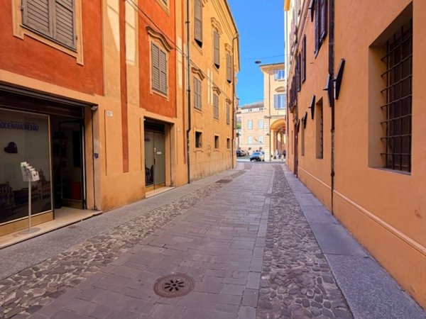 negozio in affitto a Modena in zona Centro Storico