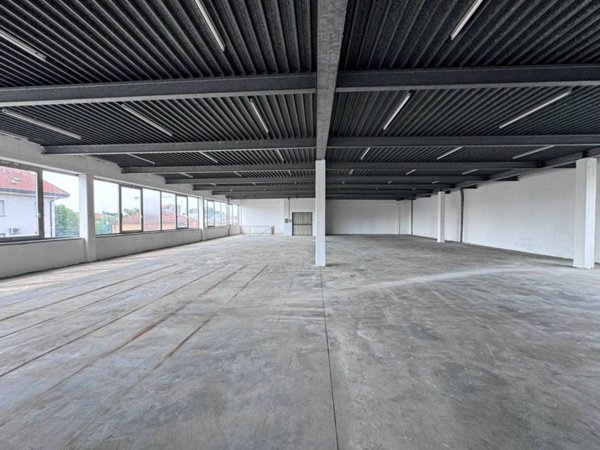 locale commerciale in affitto a Modena in zona Madonnina / Quattro Ville