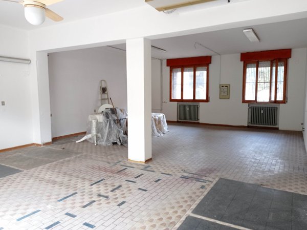 locale commerciale in affitto a Modena in zona Crocetta