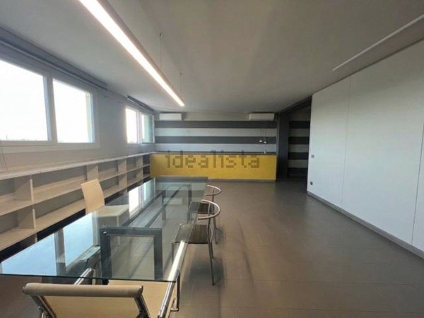ufficio in affitto a Modena in zona Madonnina / Quattro Ville