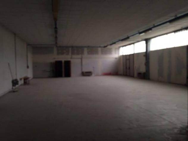 locale commerciale in affitto a Novi di Modena