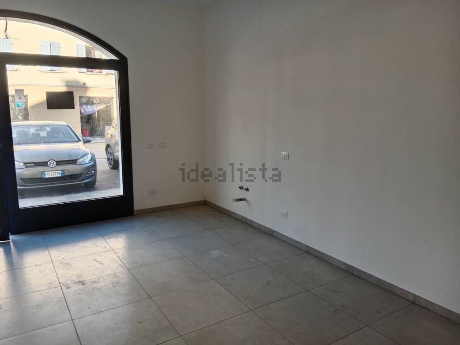 negozio in affitto a Novi di Modena