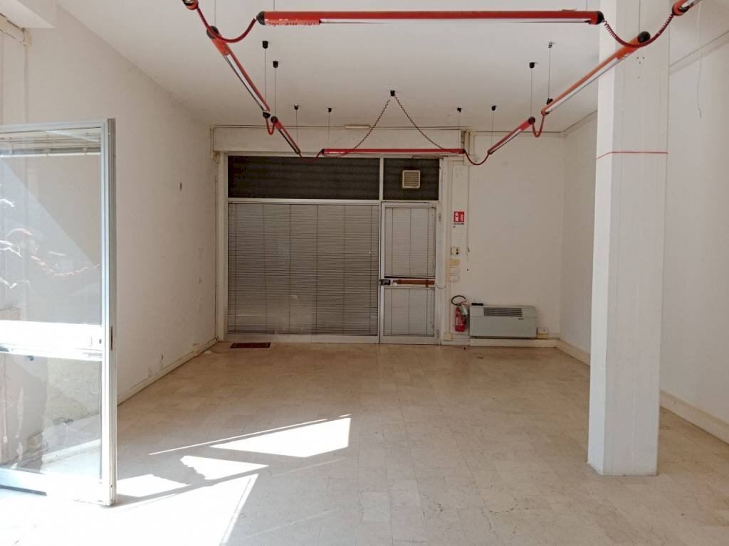 negozio in affitto a Novi di Modena in zona Rovereto sulla Secchia