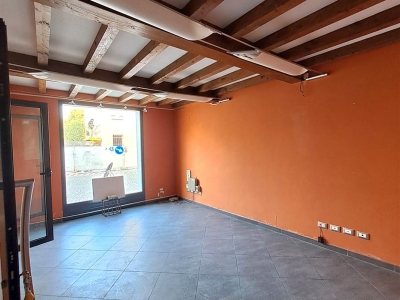 negozio in affitto a Novi di Modena